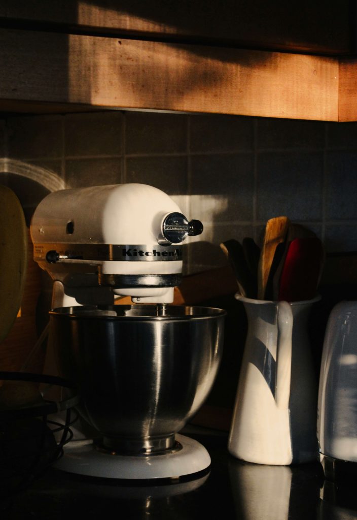 robot z dużą misą