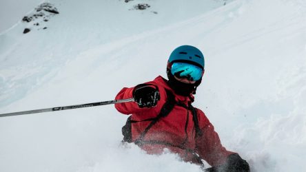 Gogle i kask narciarski, a może lokalizator GPS?